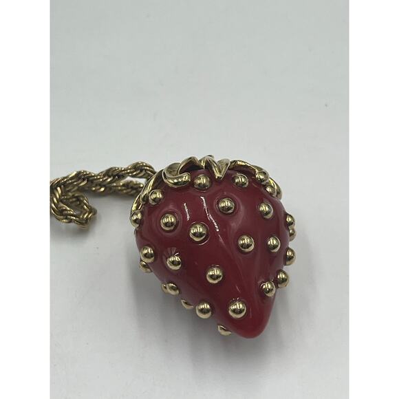 Avon Vintage Gold Tone Rope Chain Red Strawberry Golden Seeds Pendant Necklace - Picture 5 of 13